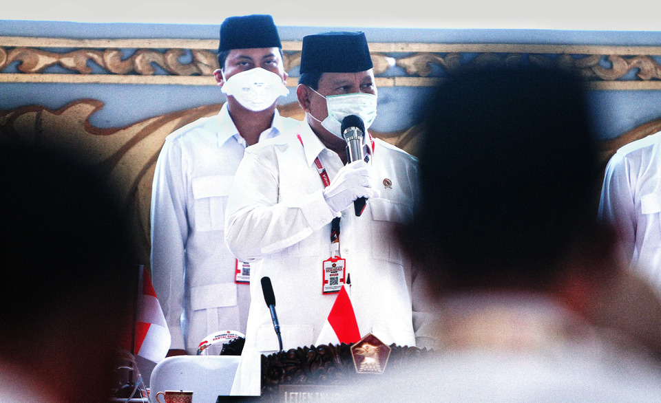 Prabowo Subianto, center, the chairman of Great Indonesia Movement Party (Gerindra), gives a speech at the party congress in Bogor district, West Java on Saturday. (Antara Photo/Irfan Maulana)