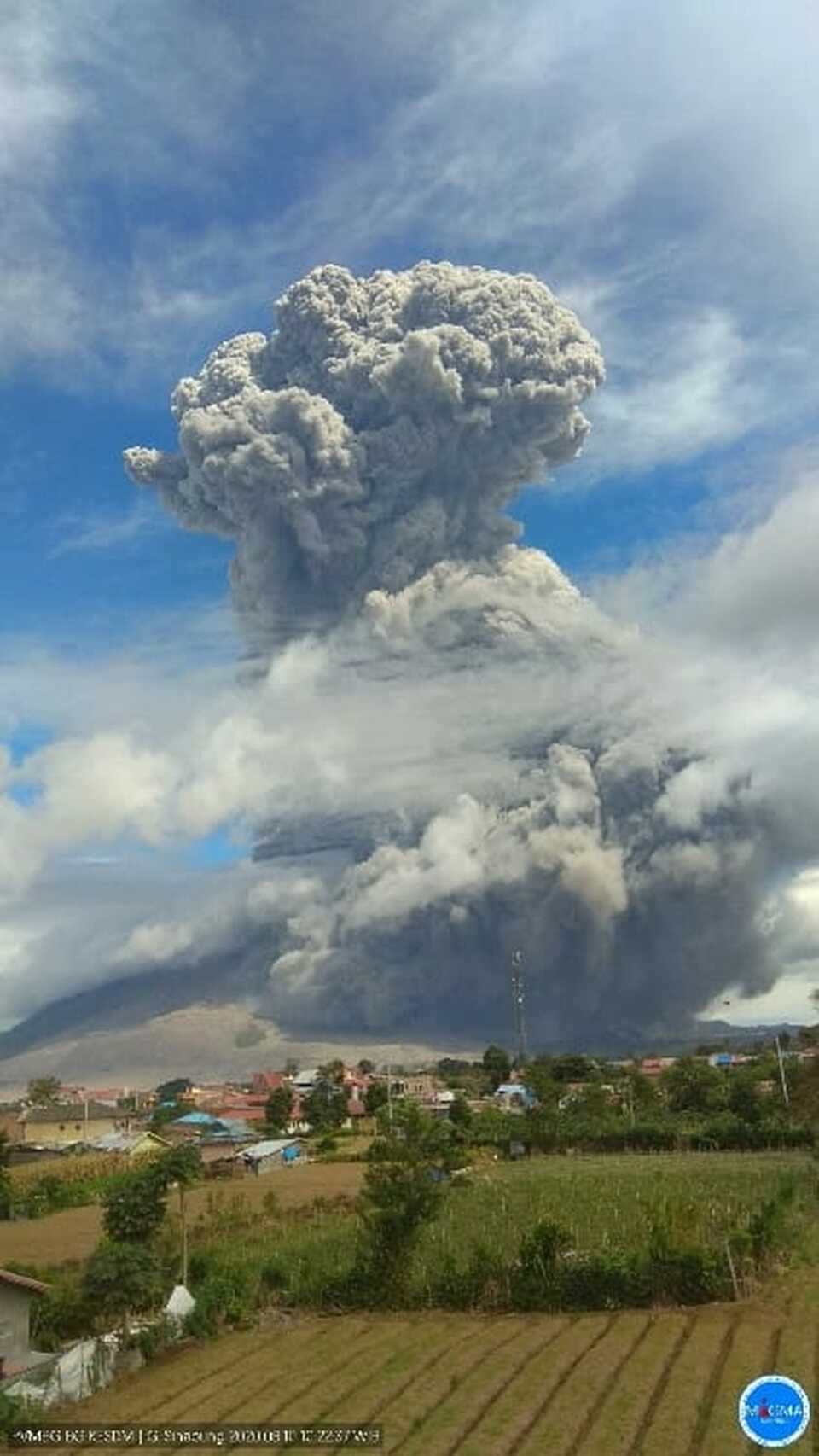 Mount Sinabung in Karo, North Sumatra, spewed a large fume of volcanic ash in an eruption on Monday. (Photo Courtesy of Magma Indonesia)