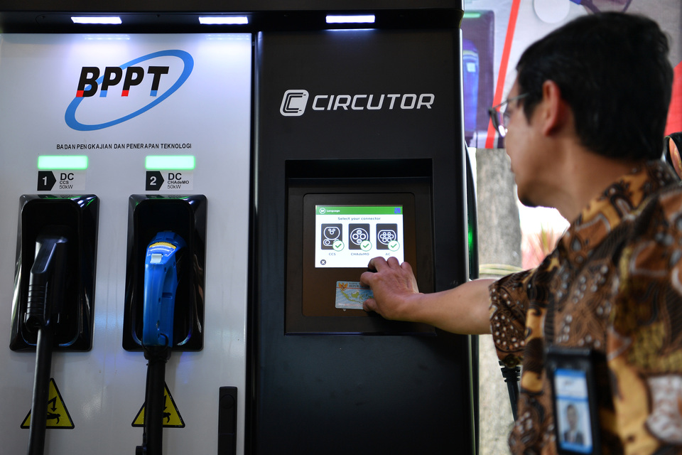 An electric vehicle charging station is displayed at the Technology Assessment and Application Agency (BPPT) building in Jakarta. (Antara Photo/Sigid Kurniawan)