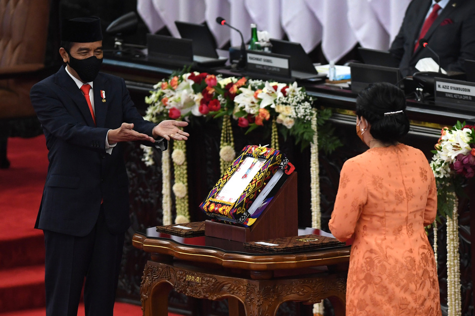 President Joko "Jokowi" Widodo submits the 2021 state budget bill to the House of Representatives Speaker Puan Maharani at the legislative building in Jakarta on Friday. (Antara Photo/Akbar Nugroho Gumay)