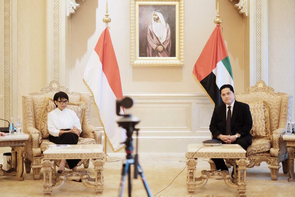 Foreign Minister Retno Marsudi, left, and State-Owned Enterprises Minister Erick Thohir visit the United Arab Emirates on August 22, 2020. (Photo Courtesy of the Foreign Affairs Ministry)