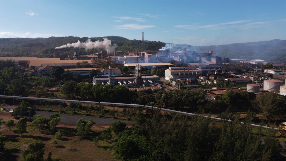 Smokes come out from chimneys of an Aneka Tambang's nickel processing plant in Kolaka, Southeast Sulawesi last August. (Antara Photo/Jojon)