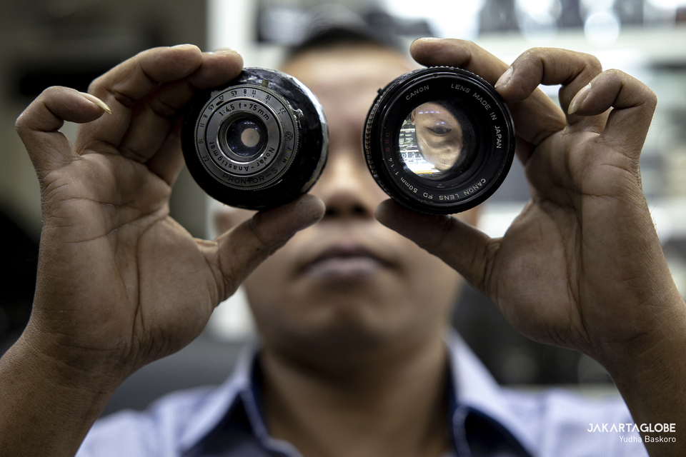 Rudy, 43, checks a analog camera lens in Harco building in Pasar Baru area in Central Jakarta. (JG Photo/Yudha Baskoro)