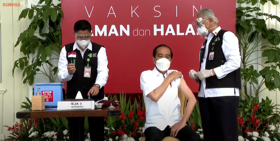 President Joko Widodo received his first dose of the vaccine developed by Sinovac Biotech at the State Palace in Jakarta on Wednesday. (JG Screenshot)