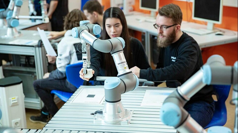 The use of colaborative robots (cobots) in classroom. (Photo Courtesy of Universal Robots)