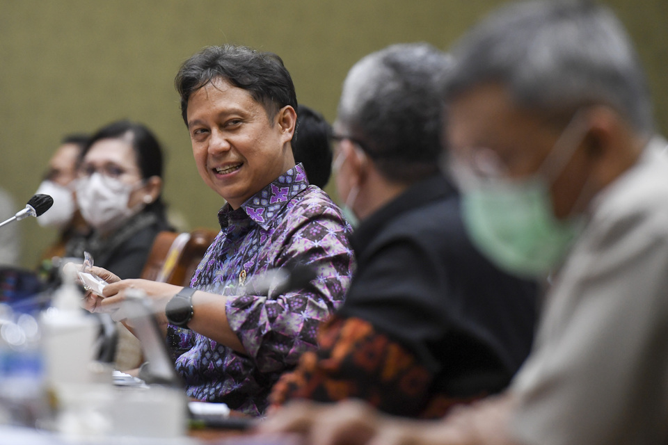 File photo: Health Minister Budi Gunadi Sadikin, center, speaks during a hearing with House of Representatives  members in Jakarta on Feb. 8, 2021. (Antara Photo)