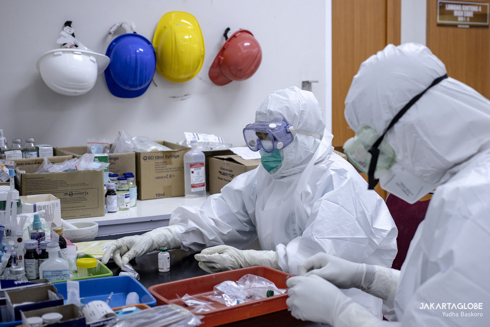 Nurses prepare medicines for Covid-19 patients at Bogor City Hospital, West Java on March 4, 2021. (JG Photo/Yudha Baskoro)