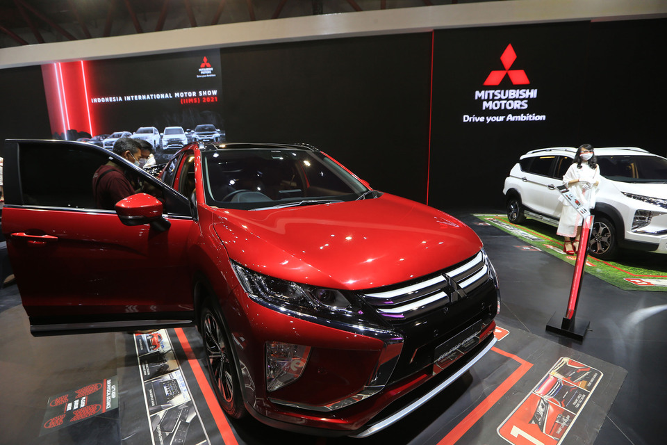 Mitsubishi Pajero Sport is displayed at the Indonesia International Motor Show at Jakarta Expo ground on April 15, 2021. (Beritasatu Photo/Ruht Semiono)