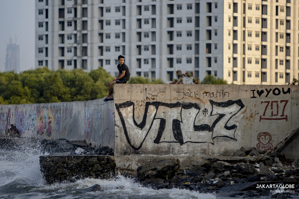 A man sits at Jakarta Giant Sea Wall at Muara Baru, North Jakarta on August 12, 2021. (JG Photo/Yudha Baskoro)