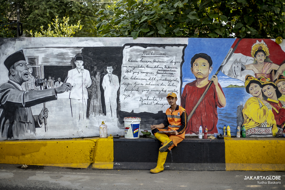 Gunawan, 49, poses for the Jakarta Globe in front of his mural in Tebet, South Jakarta on August 15, 2021. (JG Photo/Yudha Baskoro)