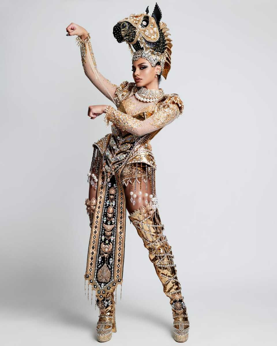 Puteri Indonesia for Tourism 2020 Jihane Almira Chedid dons the national costume "The Dashing of Equus Caballus". (Photo Courtesy of Mustika Ratu)
