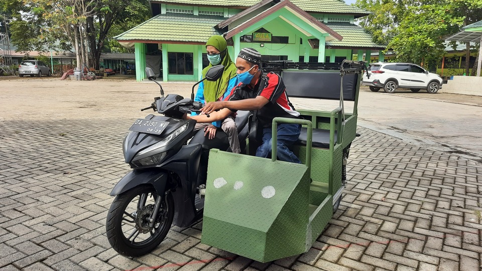 Non-profit organization Kota Kita Foundation alongside Difabike are working on disabled-friendly three-wheeler prototypes for people with disabilities in Banjarmasin. (Photo Courtesy of Kota Kita)