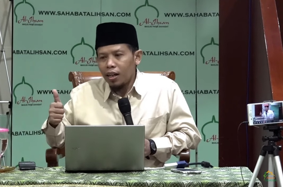Ahmad Zain An-Najah, a member of the Indonesian Ulema Council, appears on the Sahabat Yamima YouTube channel in November 2017. (Videography)