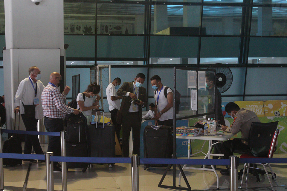 International travelers arrive at Soekarno-Hatta International Airport on May 17, 2021. (B1 Photo/Emral)