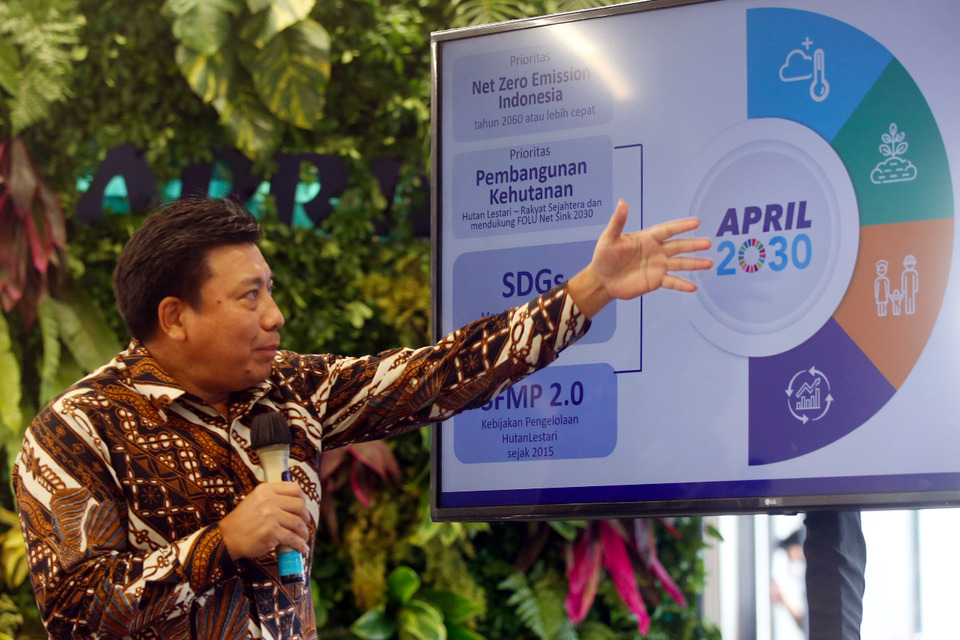 Riau Andalan Pulp and Paper president director Sihol Aritonang speaks at a press conference in Jakarta on November 29, 2021. (Photo Courtesy of APRIL Group)