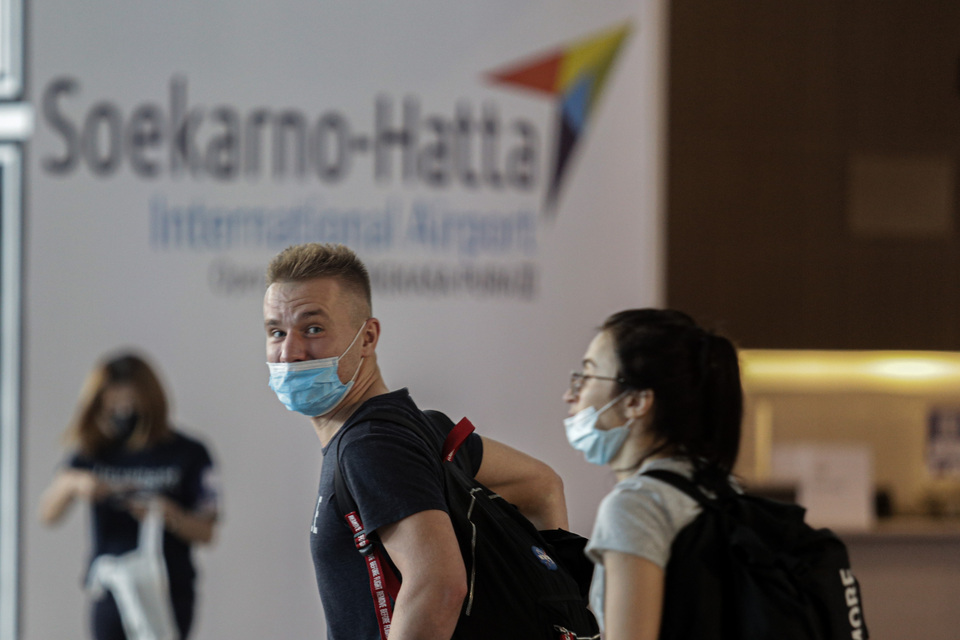 Foreigners arrive at Soekarno-Hatta International Airport in Tangerang, Banten, November 29, 2021. (Antara Photo)