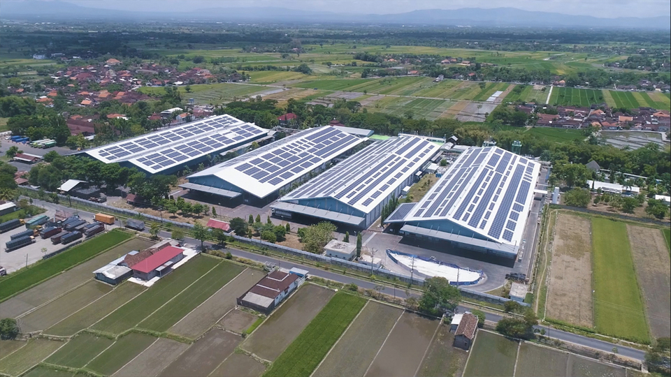 The rooftop solar panel installed at the Danone-Aqua factory in Klaten, Central Java. (Photo Courtesy of Danone-Aqua)