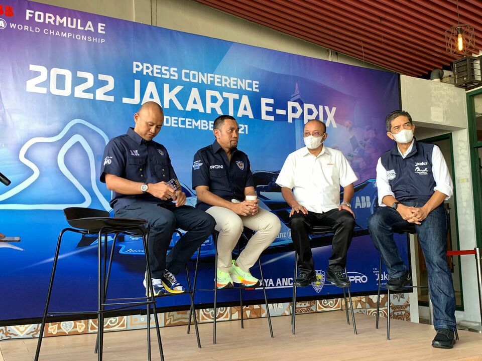 Formula E Jakarta 2022 Organizing Committee chief Ahmad Sahroni (second left) attends a press conference in in Ancol, North Jakarta, on December 22, 2021. (B1 File Photo)