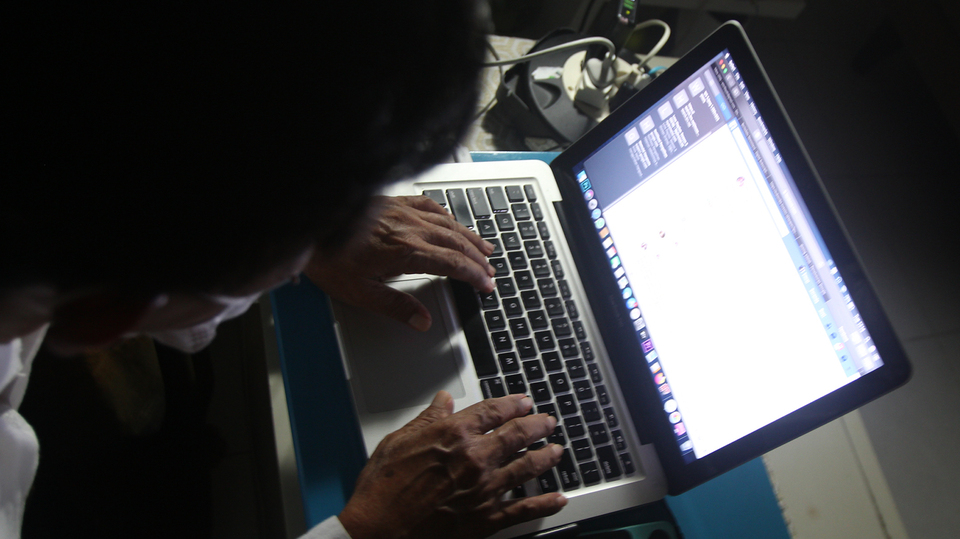An internet user browses through social media in Jakarta on September 15, 2020. (B1 Photo/Emral)