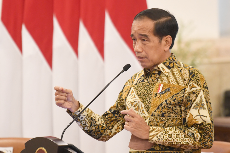 President Joko "Jokowi" Widodo during a meeting at the State Palace in Jakarta on November 29, 2021. (Antara Photo/Hafidz Mubarak A)