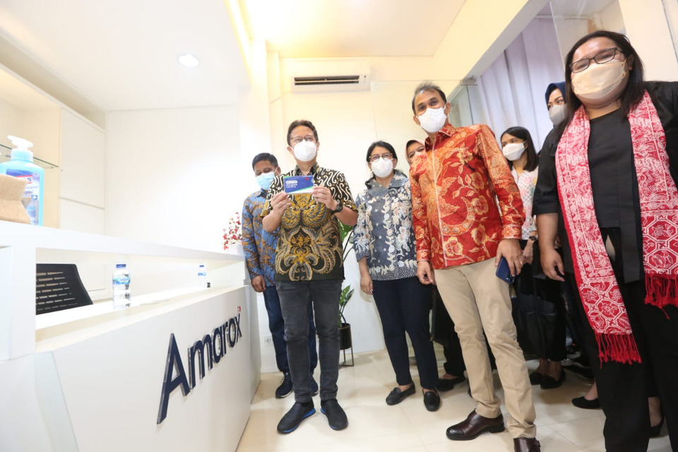 Health Minister Budi Gunadi Sadikin visits Amarox Pharma Global manufacturing plant in Cikarang on Jan. 14, 2022.