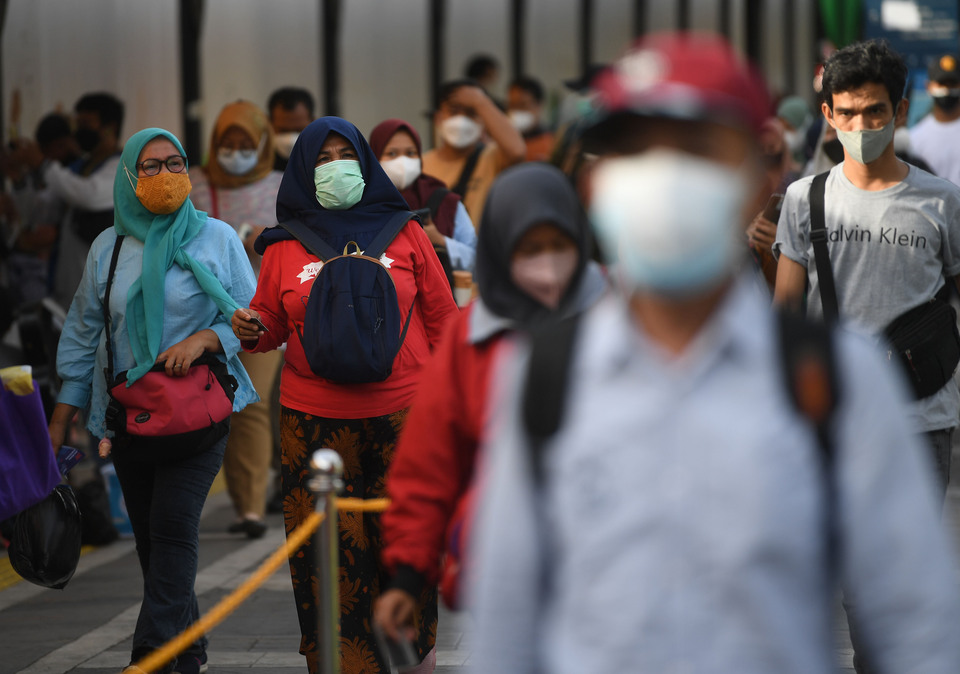 Commuters walk at Tanah Abang train station in Jakarta on Feb 7, 2022. (Antara Photo/Akbar Nugroho Gumay)