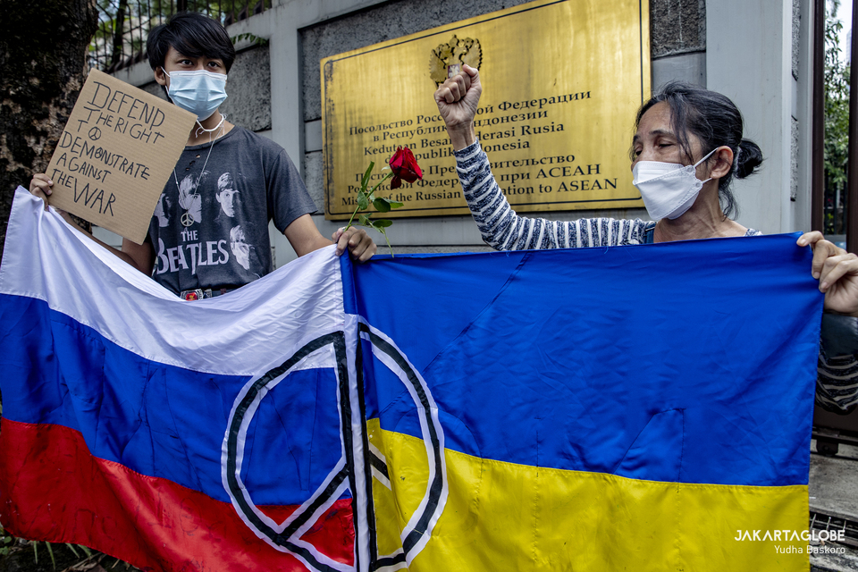 Indonesians protest against Russian Invasion of Ukraine in front of Embassy of the Russian Federation building in Central Jakarta on March 4, 2022. (JG Photo/Yudha Baskoro)