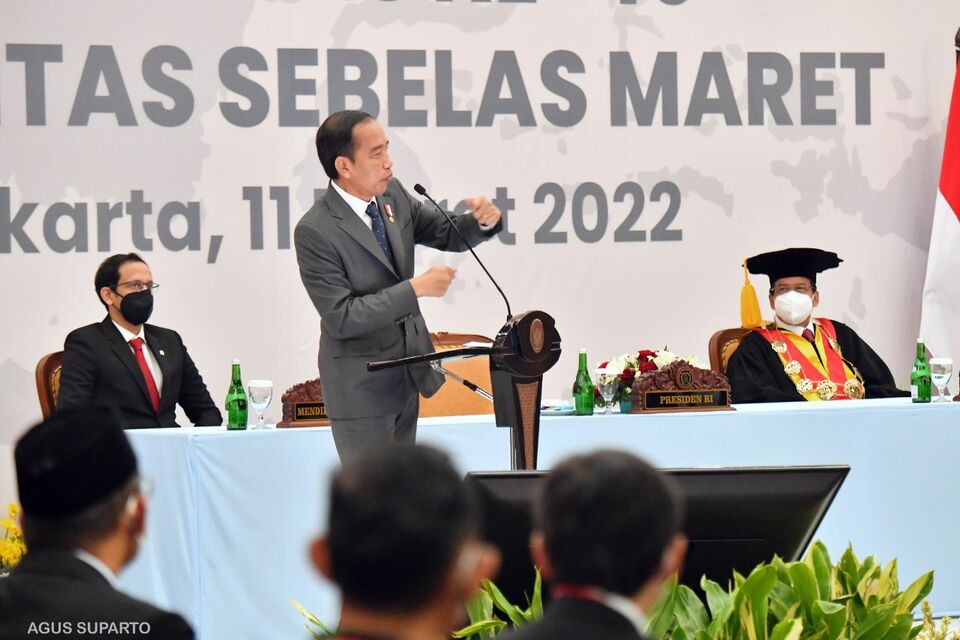 President Joko Widodo gives his remarks at the Open Session of the Academic Senate at Sebelas Maret University (UNS) in Surakarta on March 11, 2022. (Twitter @Jokowi)