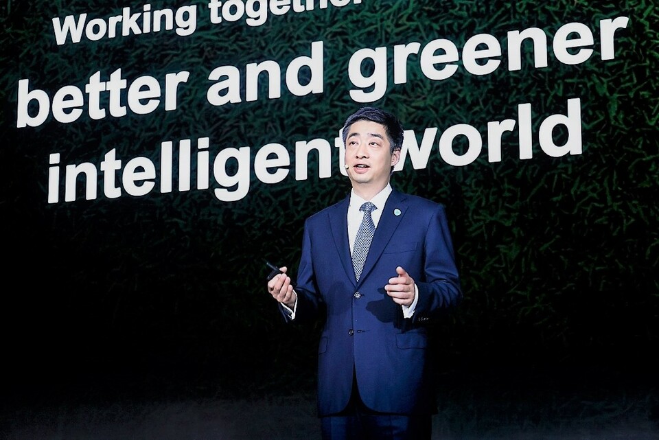 Huawei's rotating chairman Ken Hu speaks at the Huawei Analyst Summit 2022 in Shenzhen on April 26, 2022. (Photo Courtesy of Huawei)	