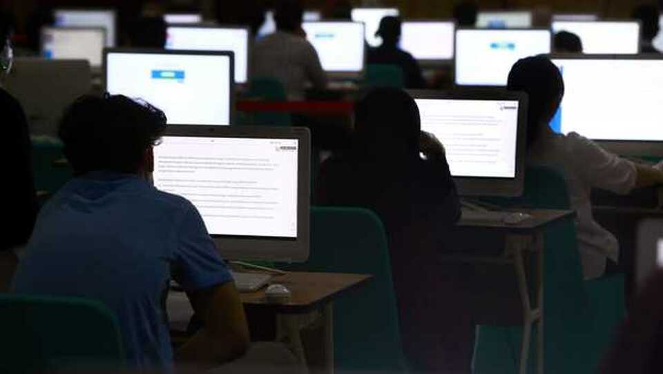 Participants of state university entrance exam work on their aptitude tests on computers in Jakarta on April 12, 2021. (Antara Photo)