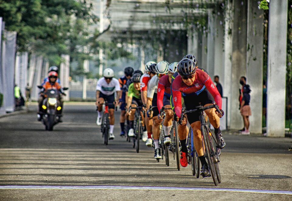 The inaugural cycling race of Velocity Criterium is held at Meikarta Central Park in Bekasi on June 26, 2022. (Joanito De Saojoao)