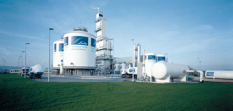 Linde Indonesia on Wednesday announced it has signed an agreement to supply high-purity industrial gases to mining company Freeport Indonesia. (Photo Courtesy of Linde Indonesia)