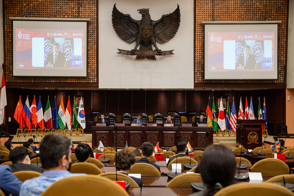 ILO director-general Guy Ryder on screen as he gives his remarks at the Y20 Summit 2022 at the Nusantara V Building in Jakarta on July 18, 2022. (Photo Courtesy of Y20 Indonesia)