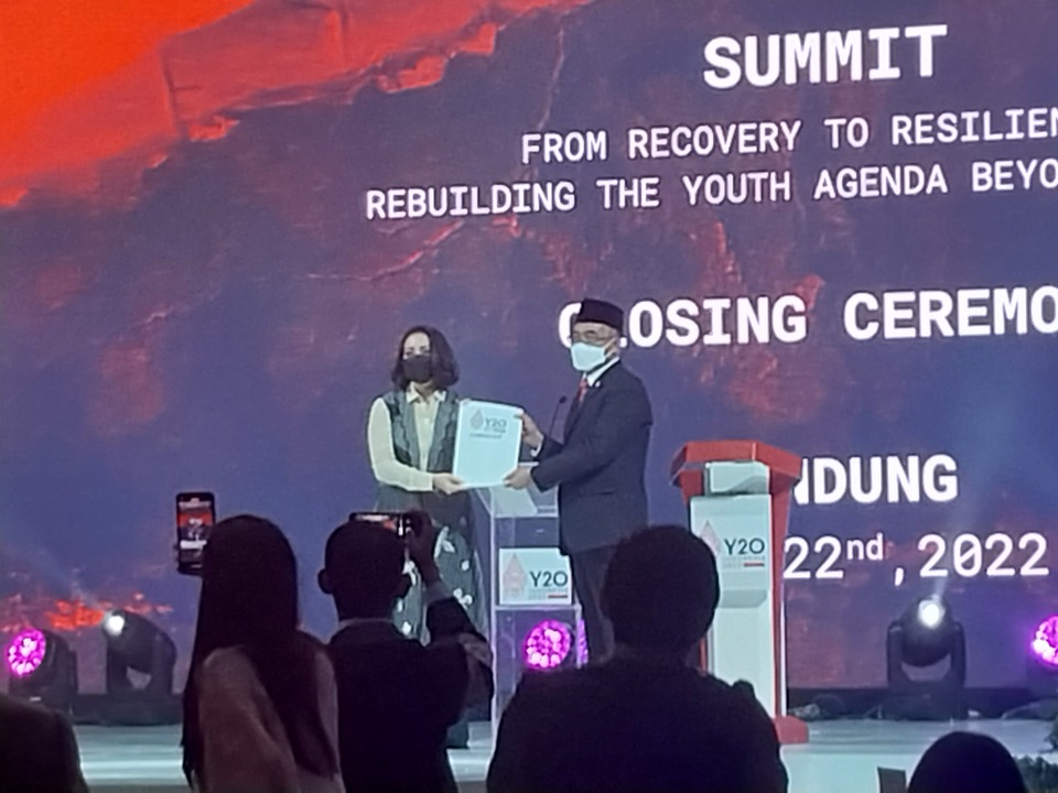 Y20 Co-Chair Indonesia 2022 Rahayu Saraswati delivers the communiqué to Coordinating Minister Muhadjir Effendy who attends on behalf of President Joko "Jokowi" Widodo at the Y20 Summit Closing Ceremony at Intercontinental Bandung Dago Pakar on July 22, 2022. (JG Photo/Jayanty Nada Shofa)