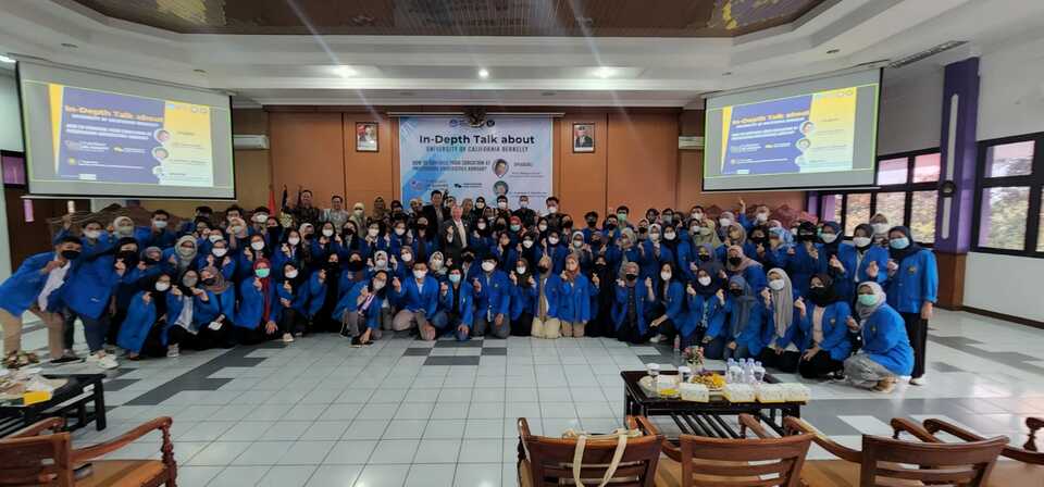 The School of Pharmacy at Pancasila University hosts a seminar with speakers from the University of California Berkeley in Jakarta on Aug. 2, 2022. (Photo Courtesy of Pancasila University)