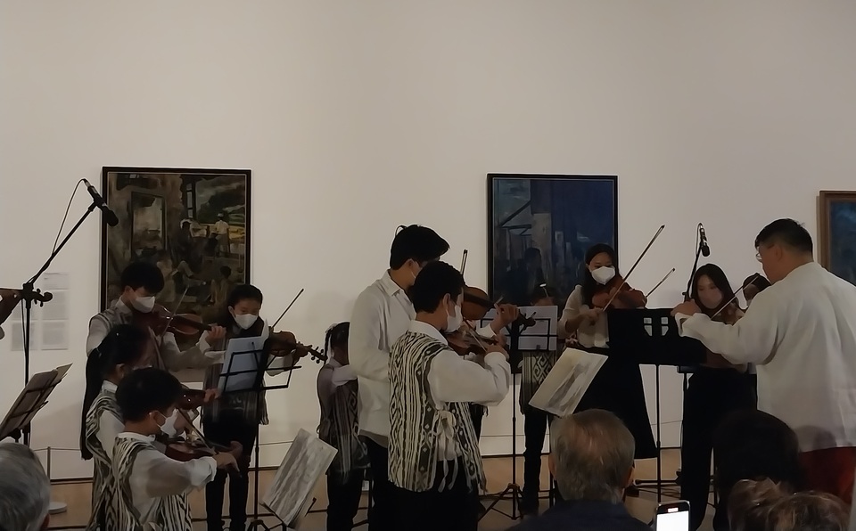 Be Sharp string ensemble performs at the Symphony of Colors fundraising concert at Museum Macan in Jakarta on Aug. 20, 2022. (JG Photo/Jayanty Nada Shofa)