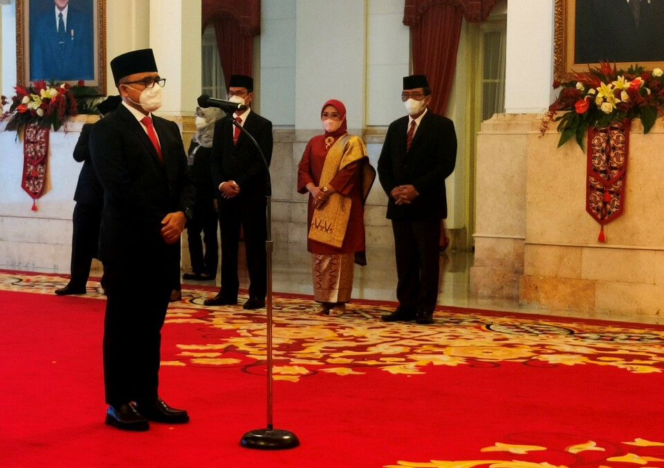 Abdullah Azwar Anas is installed as the State Administrative Reform Minister on Sept. 7, 2022. (Presidential Press Buerau)