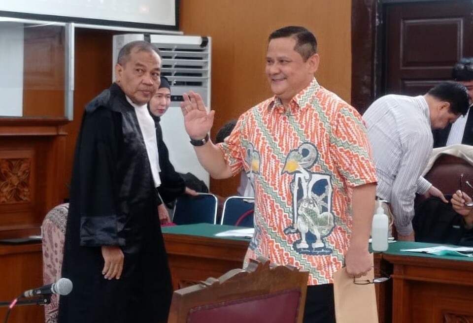 Disgraced police officer Napoleon Bonaparte, center, attends a hearing at the South Jakarta District Court on June 2, 2022. (Beritasatu Photo/Roy Adriansyah)