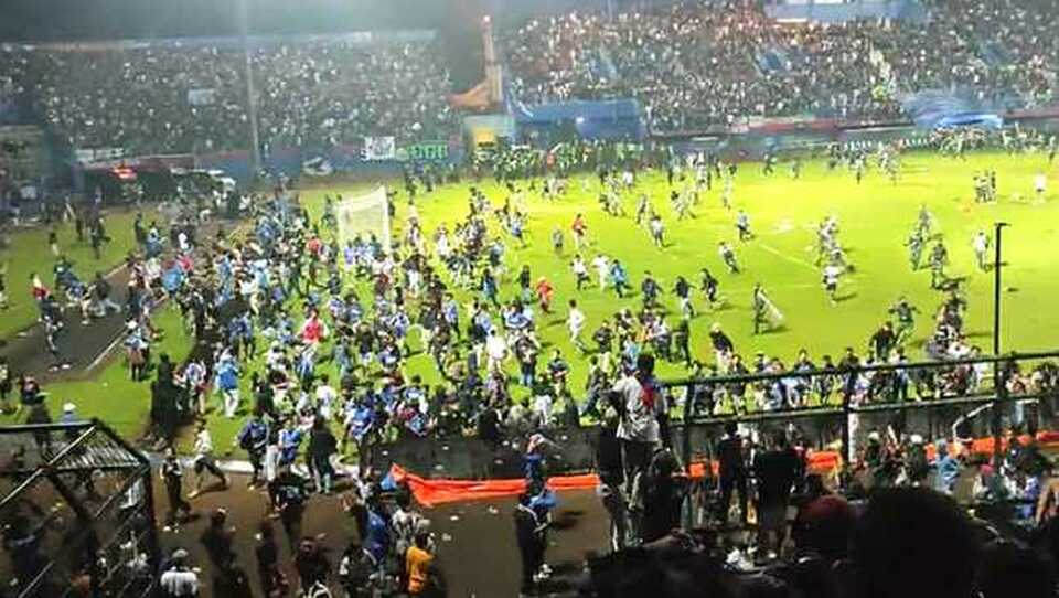 The police clash with supporters after a football match between Arema FC and Persebaya Surabaya at Kanjuruhan Stadium in Malang district, in East Java on Saturday, Oct 1, 2022. (B1 Photo) 