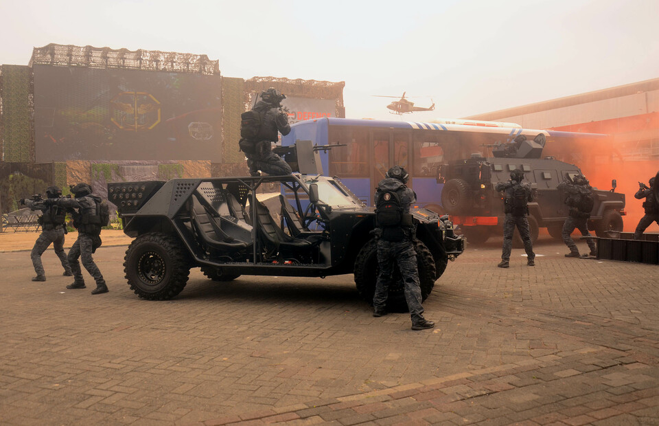 Members of the Indonesian Army Special Forces (Kopassus) conduct an anti-terrorism drill during the opening of the Indo Defence arms exhibition in Kemayoran, Central Jakarta, on November 2, 2022. (Joanito De Saojoao)