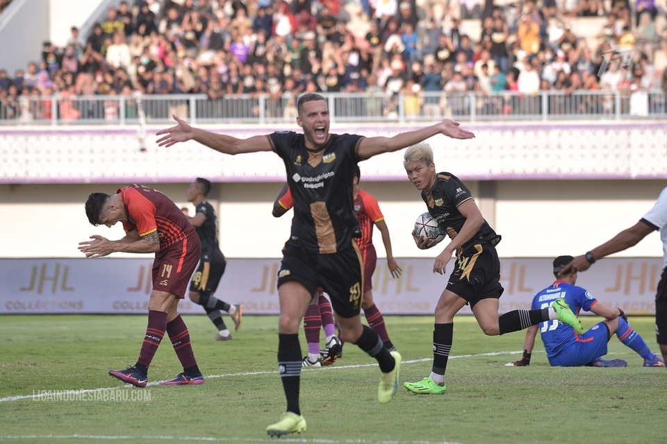 A Liga 1 match between Dewa United and Rans Nusantara on October 1, 2022. (Photo courtesy of Liga Indonesia Baru)