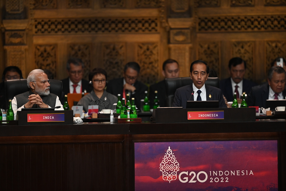 Indonesian President Joko Widodo, right, delivers the opening speech at the G20 Summit as Indian Prime Minister Narendra Damodardas Modi, left, looks on in Nusa Dua, Bali, on November 15, 2022. (Antara photo)