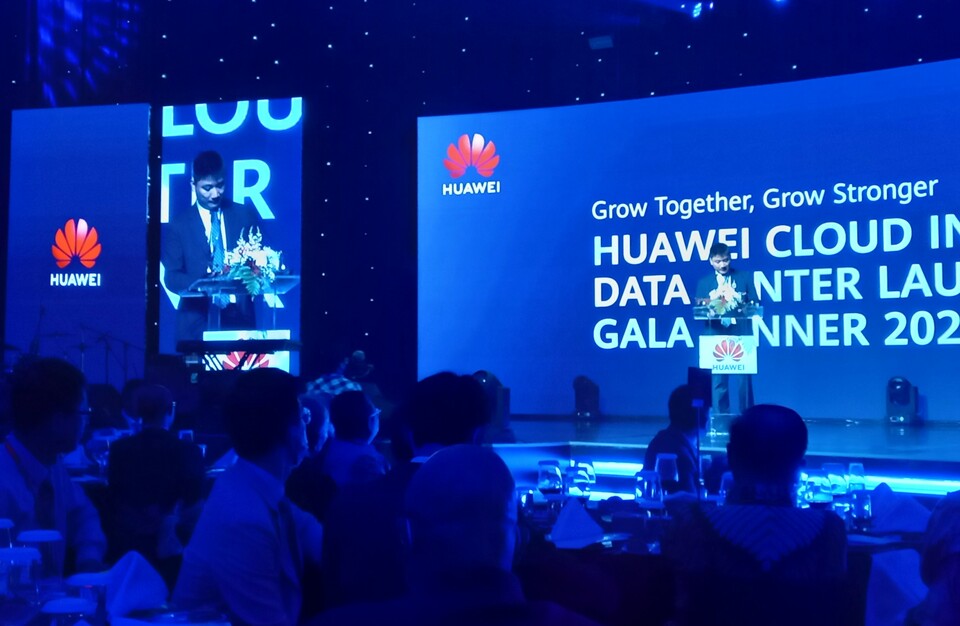 Huawei Indonesia CEO Jacky Chen delivers a speech during the launch ceremony of the Huawei data center in Jakarta on November 23, 2022. (Heru Andriyanto)