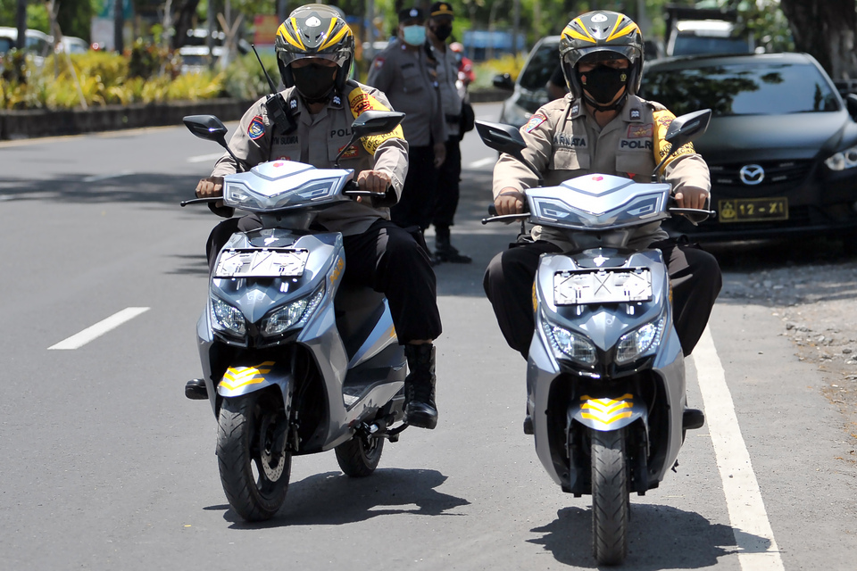 Bali police patrol around Badung area on two electric scooters on October 11, 2022. (Antara photo)