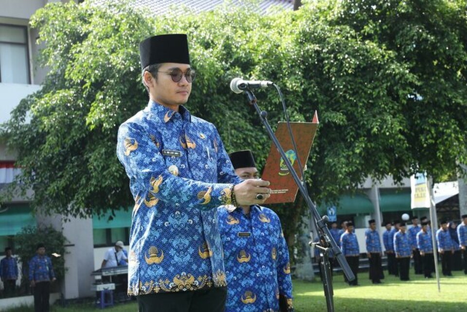 A photograph on the official website of the Bangkalan District Government shows District Head Abdul Latif Amin leading a ceremony on November 29, 2022. 
