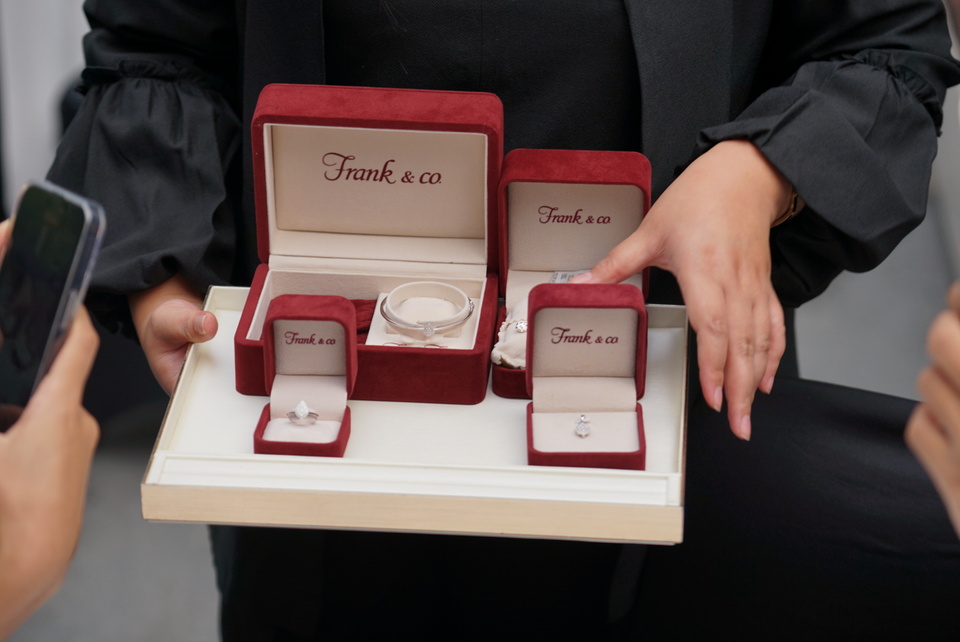 Diamond jewelries from Frank & co. shown at the Gebyar Traveloka media gathering
in Tangerang on Dec. 6, 2022.
(Photo Courtesy of Central Mega Kencana)