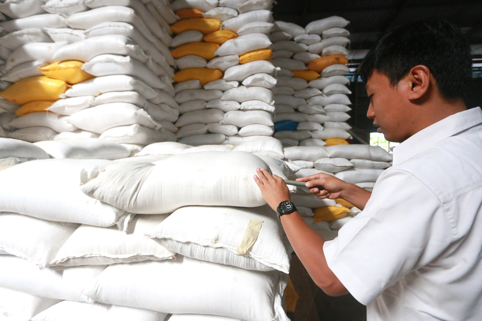 File photo: A Bulog employee inspects a pile of rice at a warehouse in the province of Gorontalo on December 12, 2022. (Antara photo/Adiwinata Solihin)