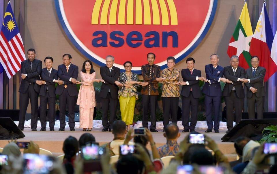President Joko Widodo inaugurates new ASEAN Secretariat building in South Jakarta on August 8, 2019. (Antara photo)