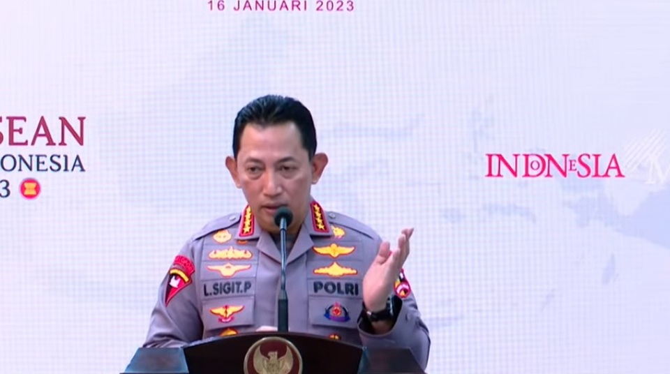 National Police Chief Listyo Sigit Prabowo addressed the media at the presidential palace in Jakarta on January 16, 2023. (Videography)