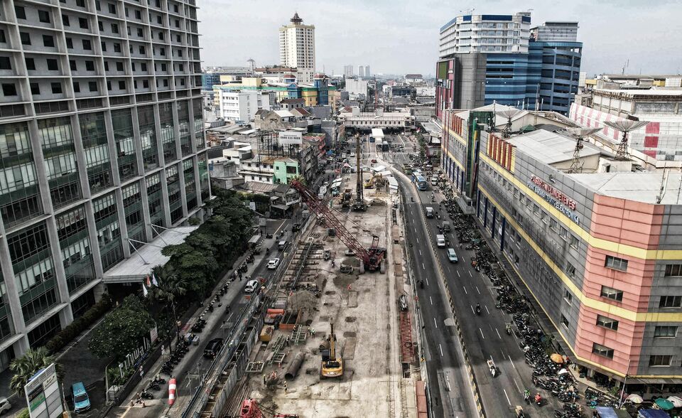 The aerial photo shows the ongoing project of a mass rapid transit (MRT) rail along Gajah Mada street in Jakarta on January 19, 2023. (B Universe Photo/Joanito De Saojoao)